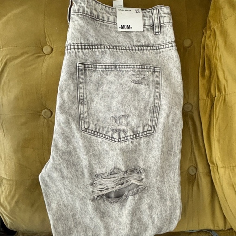 Refuge Denim Light Acid Wash Distressed Mom Jeans, Size US Women's 13, NWT
